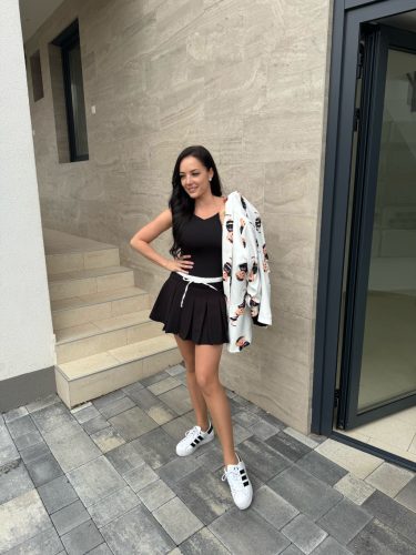 Sharon rakott szoknya