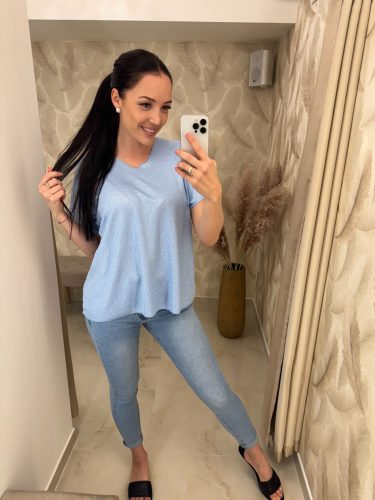 Galina anyagában csillogós felső